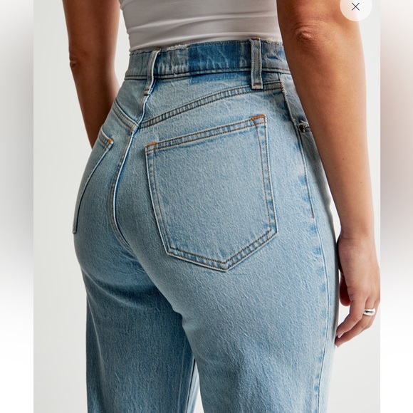 Abercrombie Curve Love 90s Ultra High Rise Straight Jeans - Picture 3 of 16